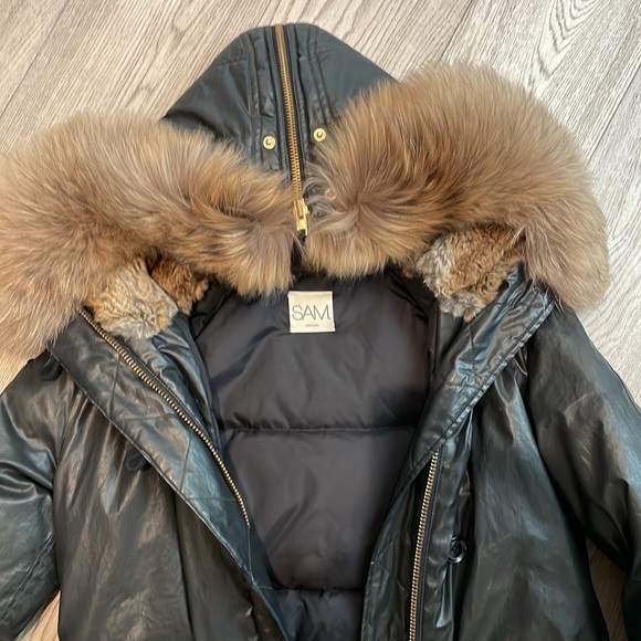 Black Sam jacket with fur zippable hood. Size small. Fits more like a medium. - Picture 2 of 6